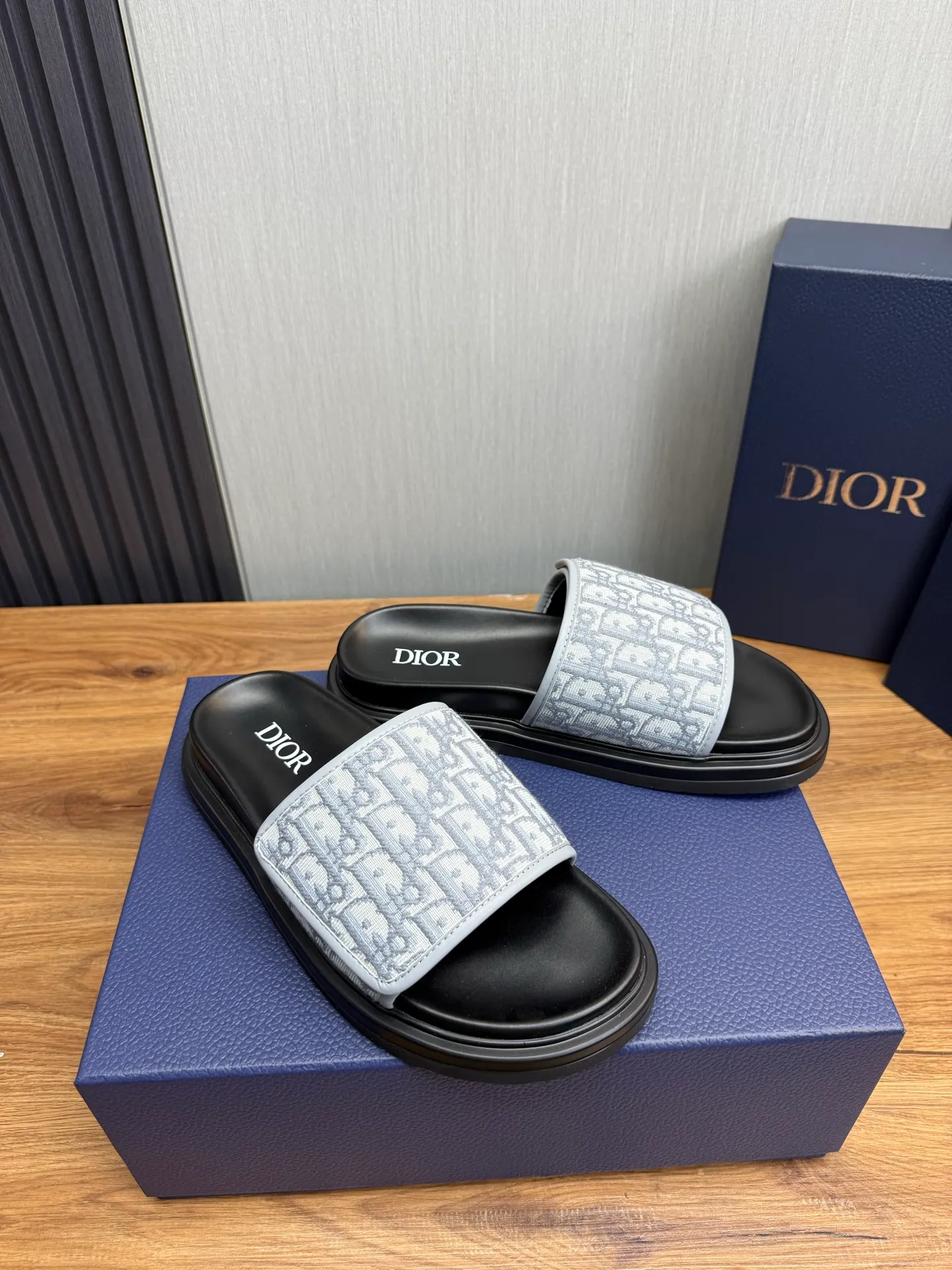 Men's shoes 💰280💰 Dior. Men's slippers 🩴Official website 1:1 production 38-45 yards 45 46 🉑️Customized original material shipped✅